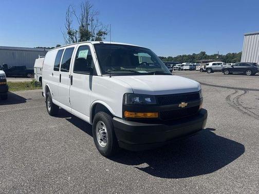 Summit White 2026 Chevrolet Express 2500 Work Van