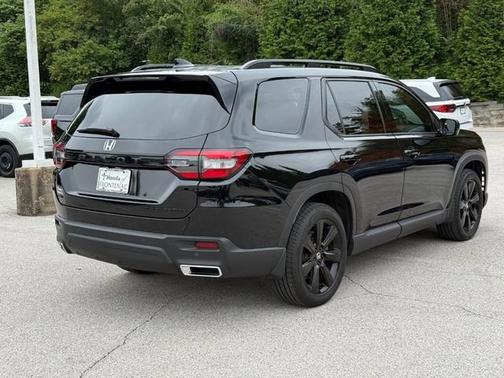 Crystal Black Pearl 2025 Honda Pilot
