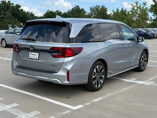 Solar Silver Metallic 2025 Honda Odyssey