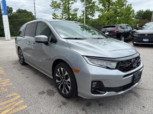 Solar Silver Metallic 2025 Honda Odyssey