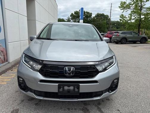 Solar Silver Metallic 2025 Honda Odyssey