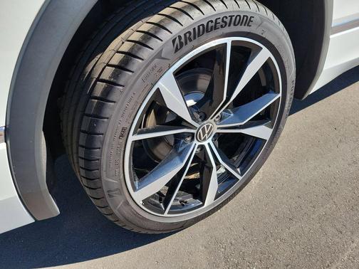 2022 Volkswagen Tiguan 2.0T SEL R-Line