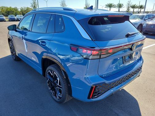 2026 Volkswagen Tiguan 2.0T SEL R-Line