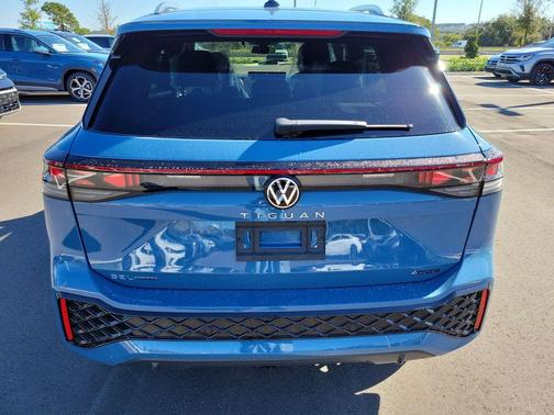 2026 Volkswagen Tiguan 2.0T SEL R-Line