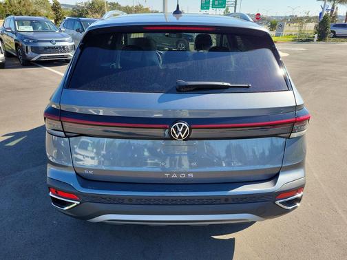 2025 Volkswagen Taos 1.5T SE