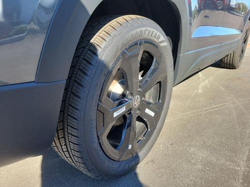 2025 Volkswagen Taos 1.5T SEL