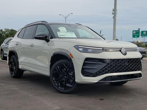 2025 Volkswagen Tiguan 2.0T SE R-Line Black