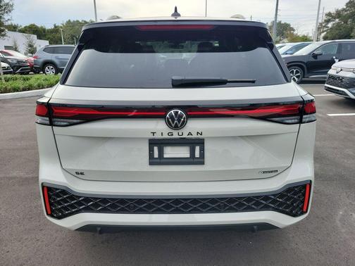 2025 Volkswagen Tiguan 2.0T SE R-Line Black