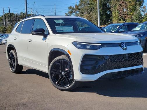 2025 Volkswagen Tiguan 2.0T SE R-Line Black