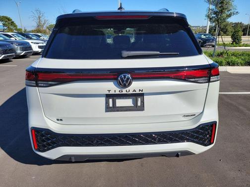 2025 Volkswagen Tiguan 2.0T SE R-Line Black