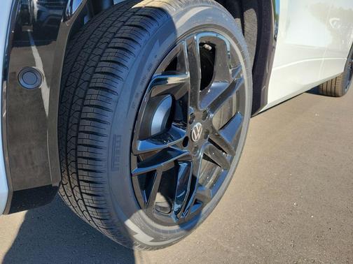 2025 Volkswagen Tiguan 2.0T SE R-Line Black