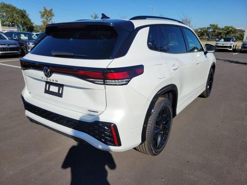 2025 Volkswagen Tiguan 2.0T SE R-Line Black