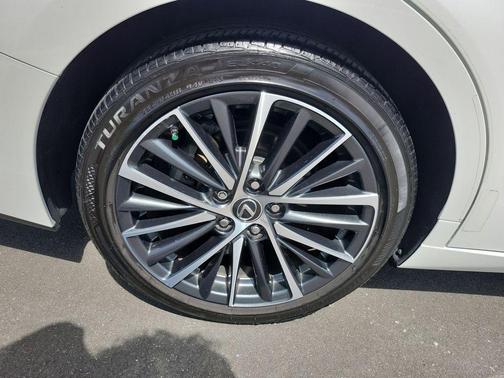 White Pearl 2022 Lexus ES 350 Base