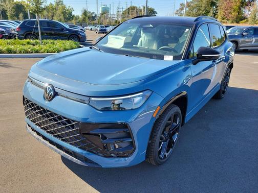 2025 Volkswagen Tiguan 2.0T SE R-Line Black