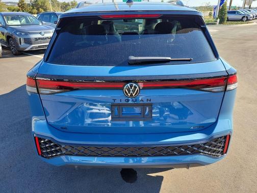 2025 Volkswagen Tiguan 2.0T SE R-Line Black