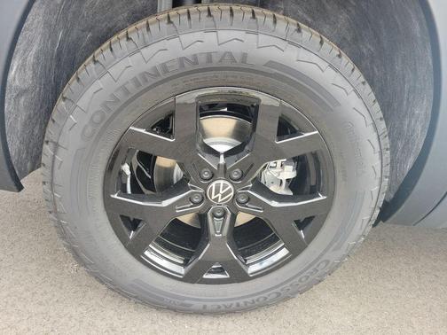 Opal White Pearl 2026 Volkswagen Atlas 2.0T Peak Edition