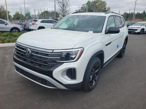 Opal White Pearl 2026 Volkswagen Atlas 2.0T Peak Edition
