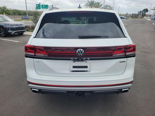 Opal White Pearl 2026 Volkswagen Atlas 2.0T Peak Edition
