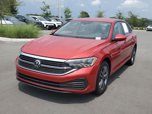 Kings Red 2023 Volkswagen Jetta 1.5T SE