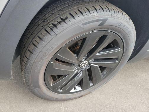 2022 Volkswagen Atlas Cross Sport 2.0T SE w/Technology