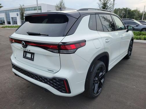 2025 Volkswagen Tiguan 2.0T SE R-Line Black