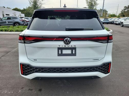 2025 Volkswagen Tiguan 2.0T SE R-Line Black