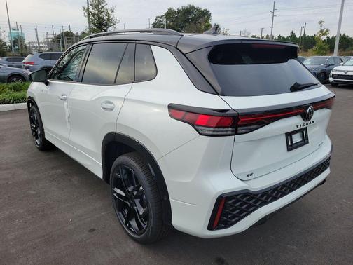 2025 Volkswagen Tiguan 2.0T SE R-Line Black