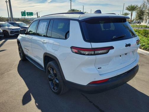 2022 Jeep Grand Cherokee L Laredo