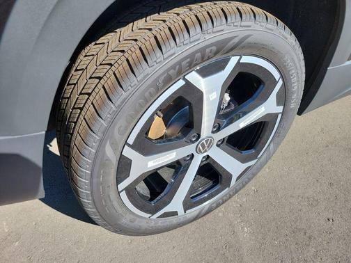 2025 Volkswagen Taos 1.5T SEL