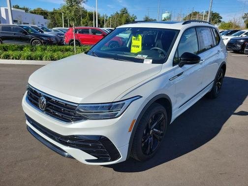 2024 Volkswagen Tiguan 2.0T SE R-Line Black