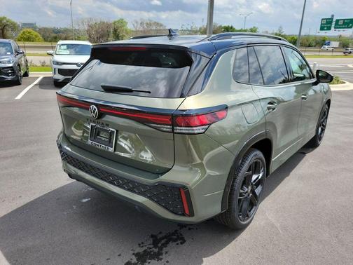 Avocado Green W/Black Roof 2026 Volkswagen Tiguan 2.0T SE R-Line Black