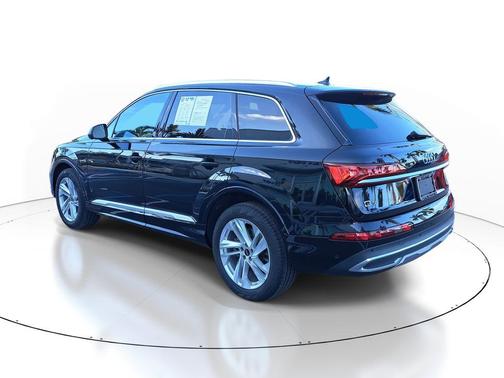 2022 Audi Q7 55 Premium Plus