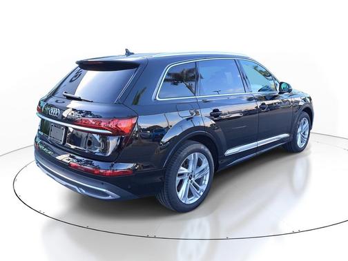 2022 Audi Q7 55 Premium Plus