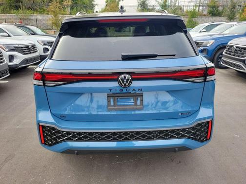 2025 Volkswagen Tiguan 2.0T SE R-Line Black