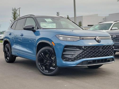 2025 Volkswagen Tiguan 2.0T SE R-Line Black