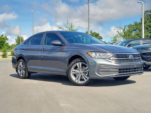 Platinum Gray Metallic 2024 Volkswagen Jetta 1.5T SE