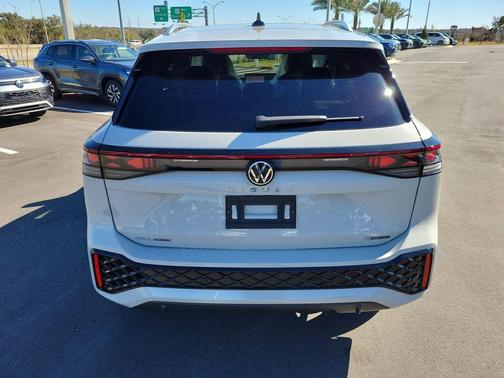 2026 Volkswagen Tiguan 2.0T SEL R-Line