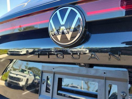 2025 Volkswagen Tiguan 2.0T SE R-Line Black
