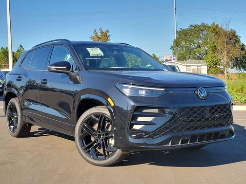 2025 Volkswagen Tiguan 2.0T SE R-Line Black