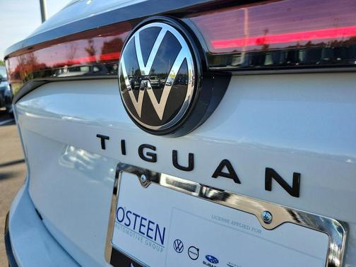 2026 Volkswagen Tiguan 2.0T SE R-Line Black