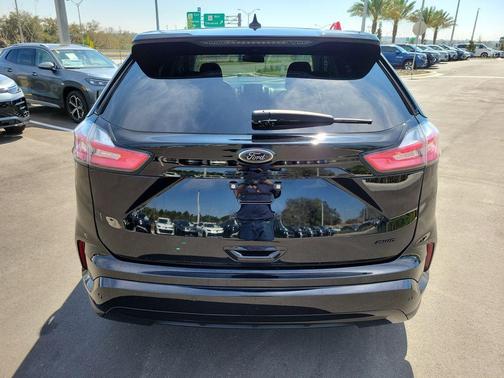 2023 Ford Edge SE