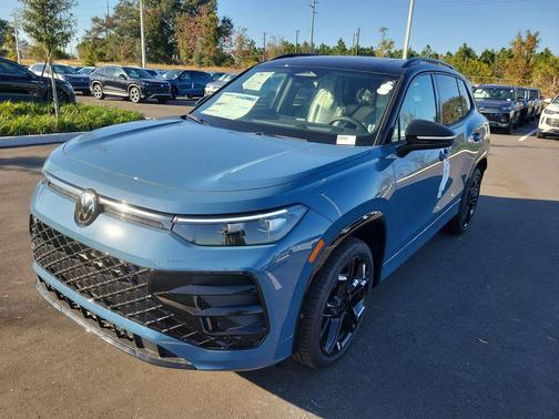 2025 Volkswagen Tiguan 2.0T SE R-Line Black