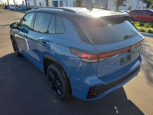 2025 Volkswagen Tiguan 2.0T SE R-Line Black