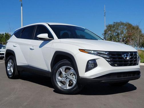2023 Hyundai TUCSON SE