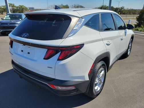 2023 Hyundai TUCSON SE