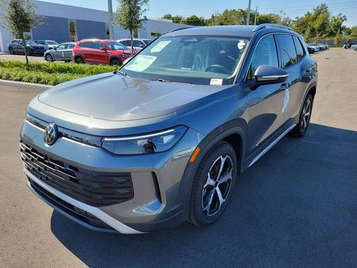 2025 Volkswagen Tiguan 2.0T SE