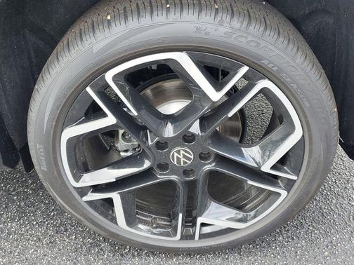 2025 Volkswagen Tiguan 2.0T SEL R-Line