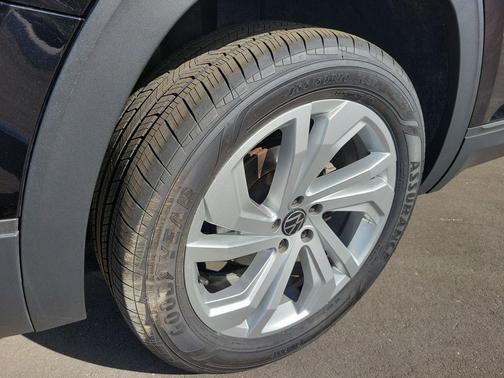 2023 Volkswagen Atlas 3.6L SE w/Technology