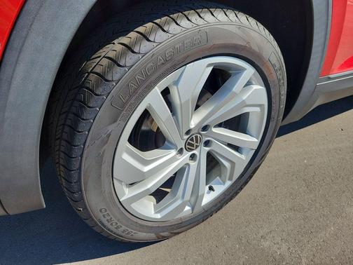 2021 Volkswagen Atlas Cross Sport 2.0T SE w/Technology