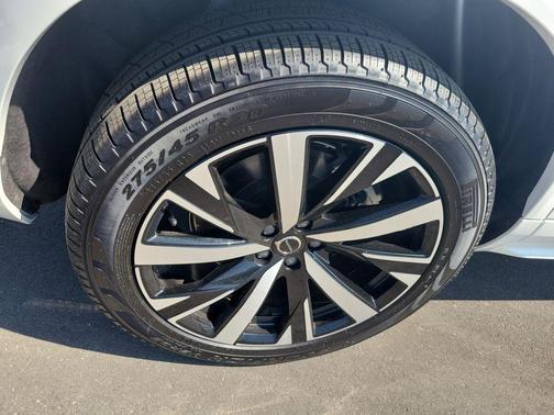 2025 Volvo XC90 Plug-In Hybrid T8 Core 7-Seater